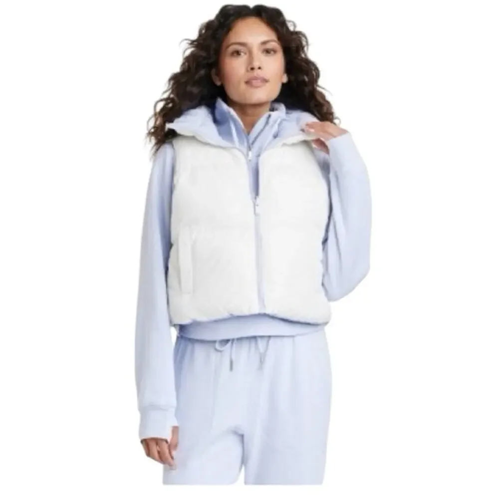 NWT All In Motion Puffer Vest Women's Plus Size 1X Reversible White Light Blue - Picture 3 of 9